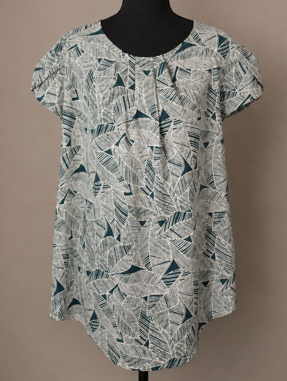 Women's Green and White Printed Short-Sleeve Top